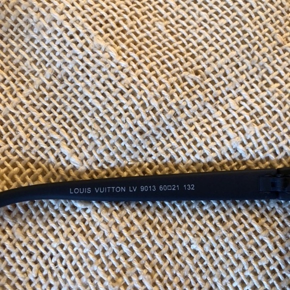 Sunglasses - Picture 3 of 5